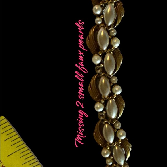Elegant Vintage Florenza Gold and Faux Pearl Bracelet
(Missing 2 tiny pearls) - Picture 4 of 4